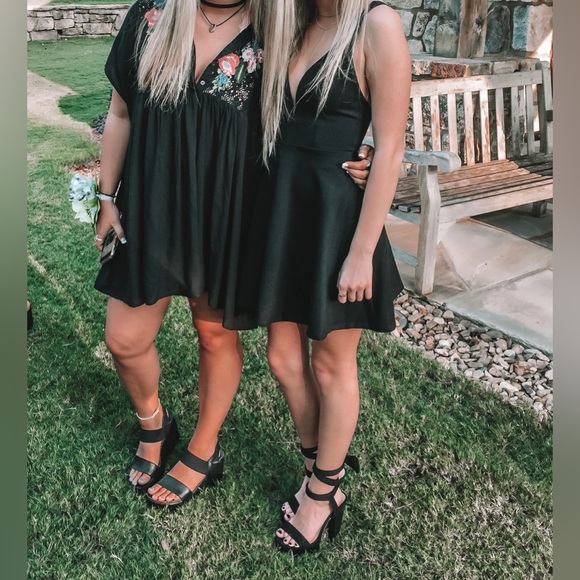 Lulu’s Black Deep V-Neck Fit and Flare Mini Party Dress Size XS - Picture 7 of 16